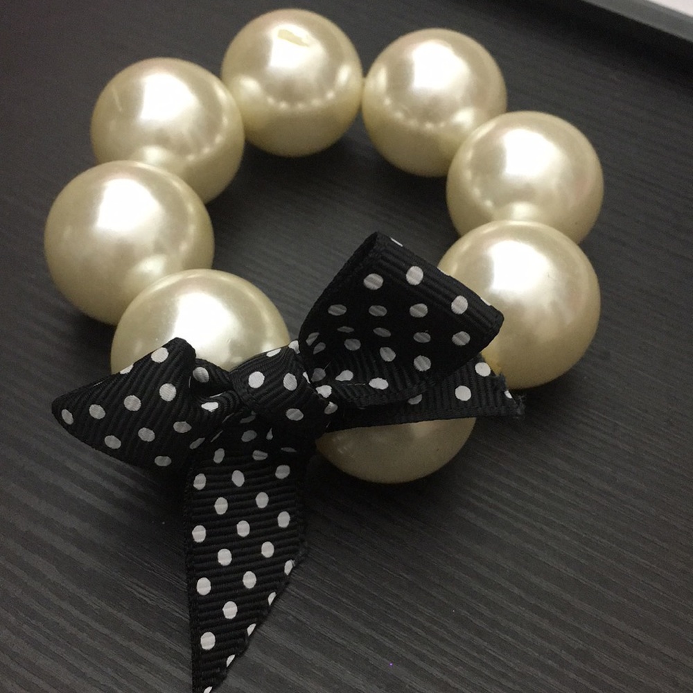 Cute! Big pearls bracelet